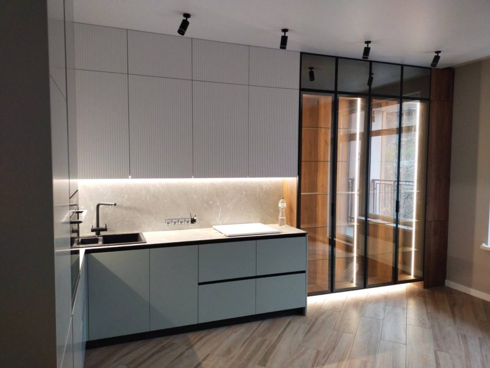 photo_5469690475964396041_y