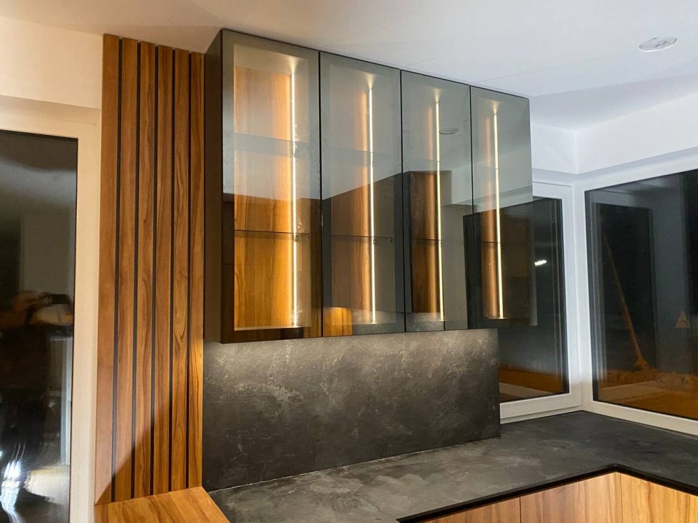 photo_5469690475964396046_y