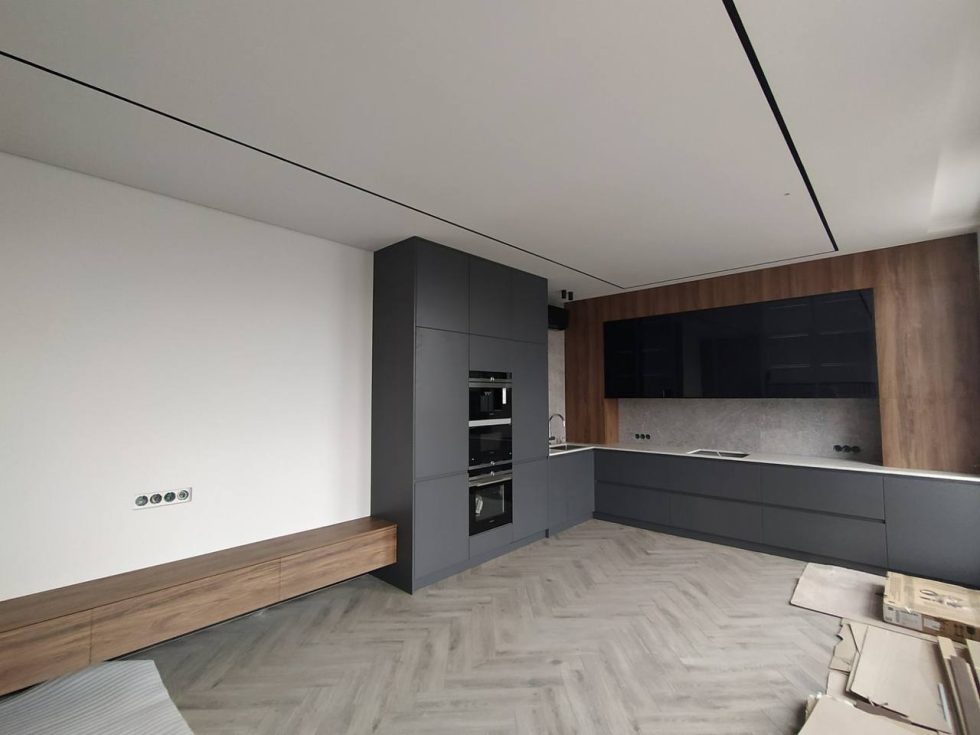 photo_5469690475964396052_y