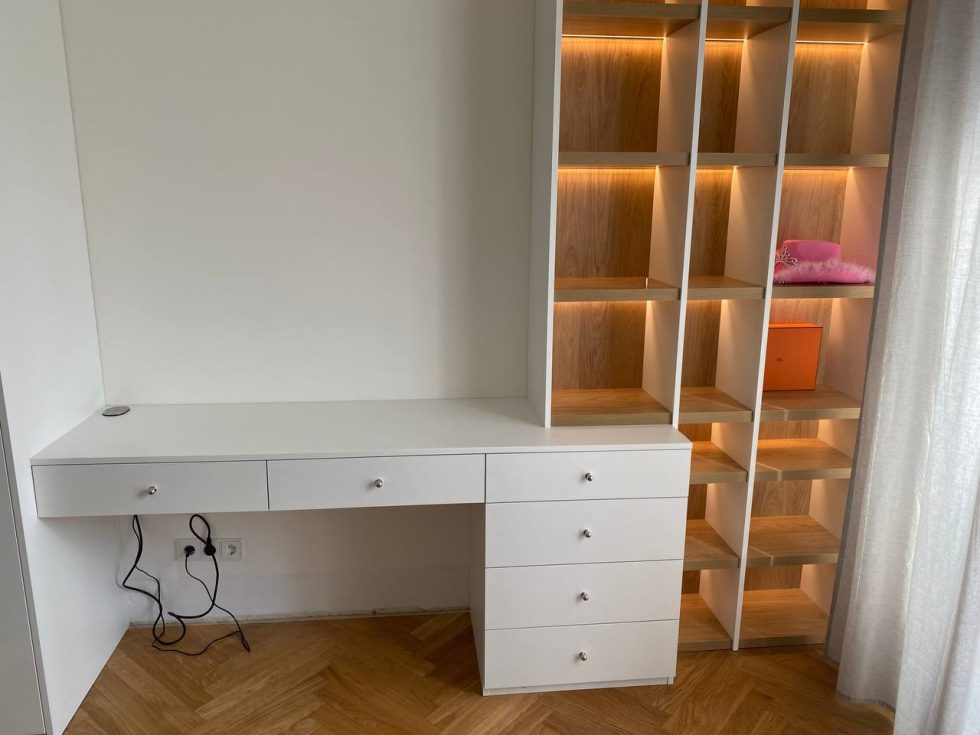 photo_5469690475964397181_y