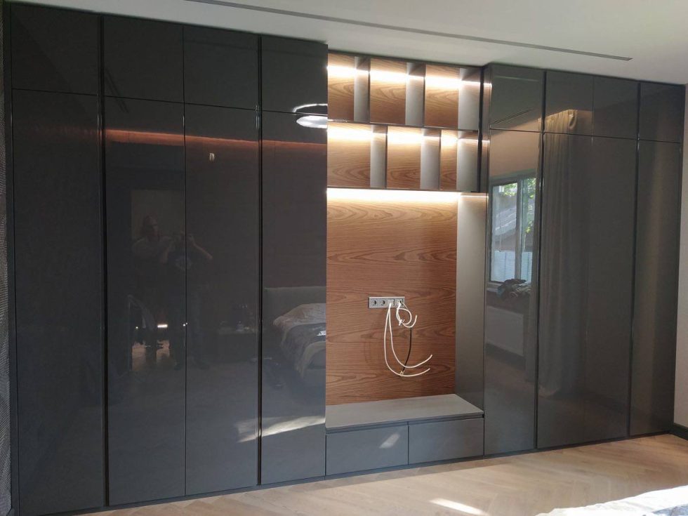 photo_5469690475964397196_y