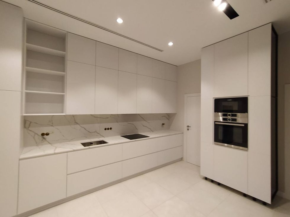 photo_5469690475964397251_y